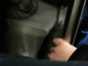 37 spycam me pone su verga dura en mi mano me